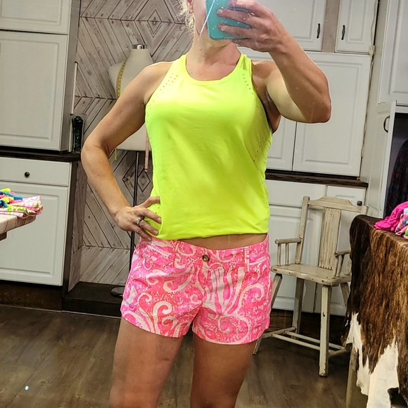 Lilly Pulitzer Pants - EUC Lilly Pulitzer Sz 4 Walsh Short Pink Pout 3"